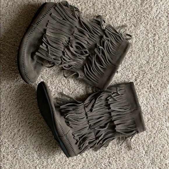 Grey 3 Layer Minnetonka Boots - Picture 1 of 4